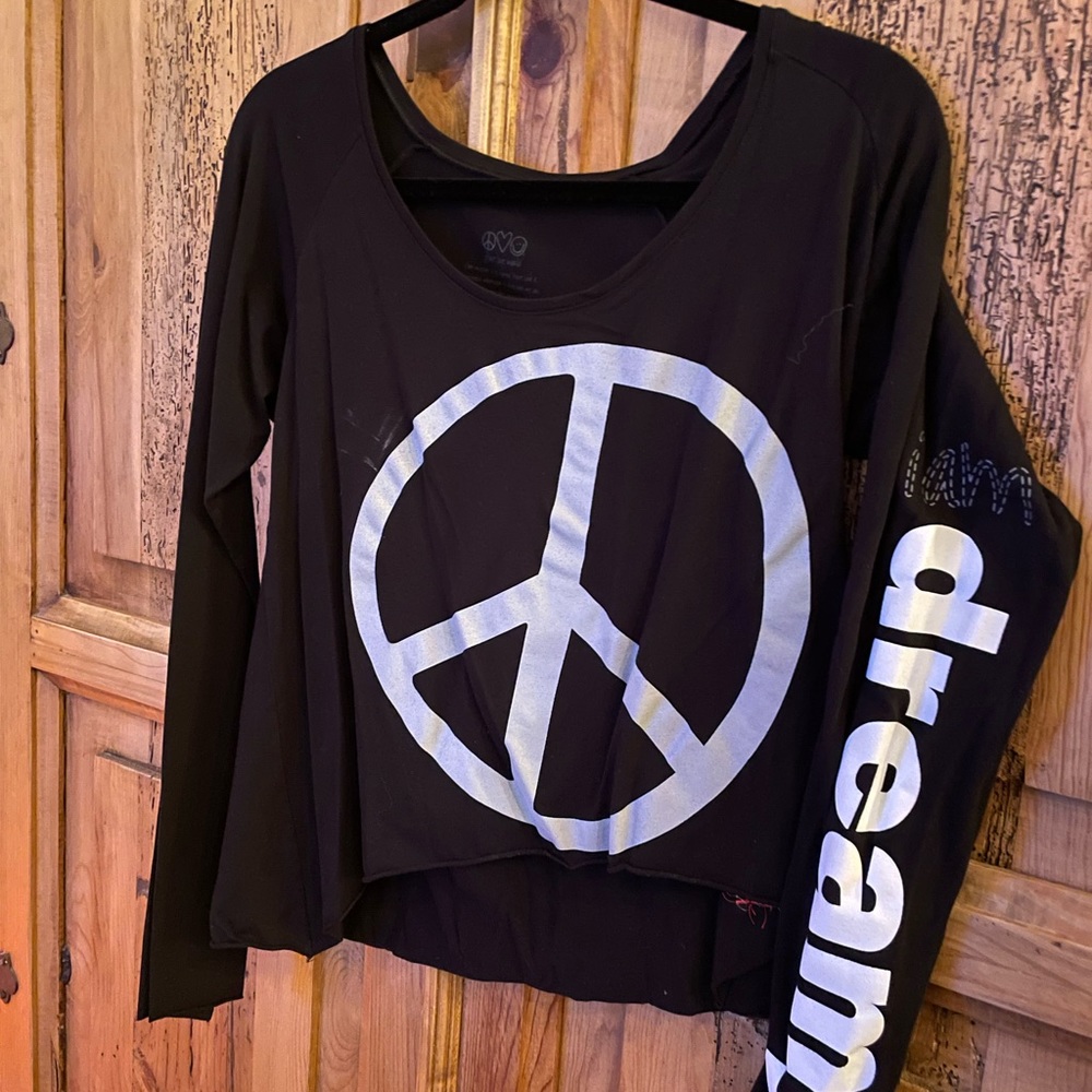 VERY RARE PLW SOFT BLACK PEACE DREAMY SHIRT.